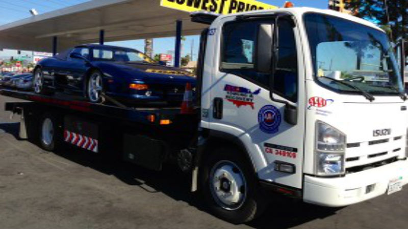 Calling for Auto Towing in San Diego After a Vehicle Breaks Down on the Road